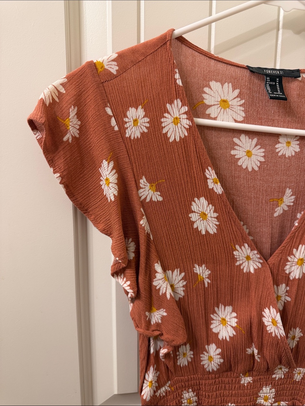 Forever 21 Rust Floral V-Neck Tunic with White Daisy Print
